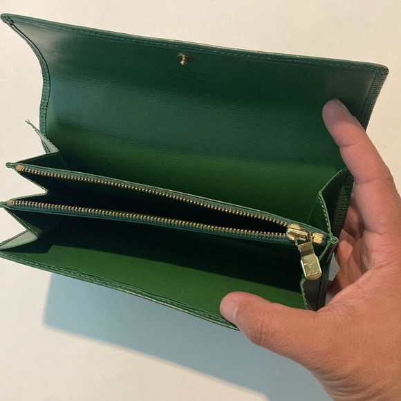 Louis Vuitton Green Epi Wallet - Picture 6 of 8